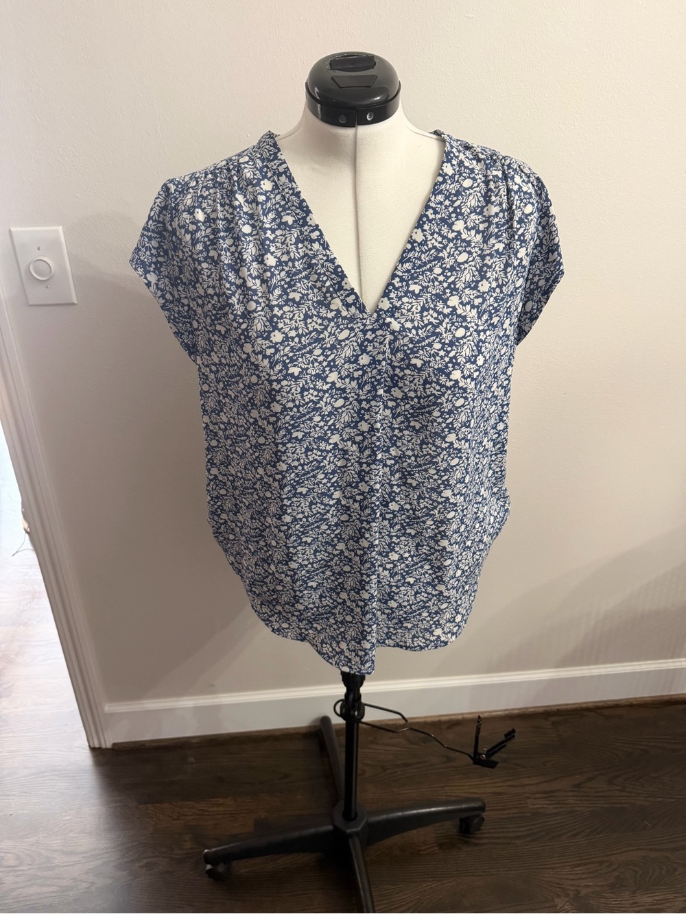 Blue and White Floral V-Neck Women’s Top (size XL)